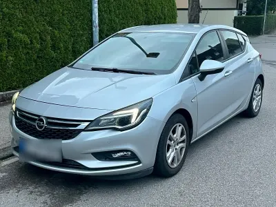 Gebraucht Opel Astra 105 PS (77 kW) 2016 Silber Limousine