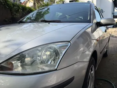 Gebraucht Ford Focus Finesse 101 PS (74 kW) 2002 Grau Limousine