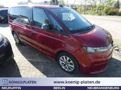 Second-hand VW T7 Life 204 CP (150 kW) 2024 Roșu Van