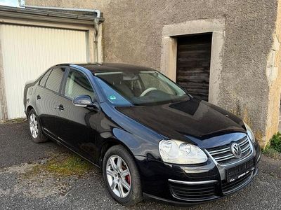 Second-hand VW Jetta 102 CP (75 kW) 2005 Negru Berlinǎ