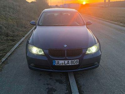 Gebraucht BMW 318 143 PS (105 kW) 2007 Blau Limousine