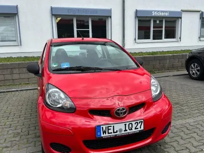 Gebraucht Toyota Aygo 68 PS (50 kW) 2010 Rot Kleinwagen