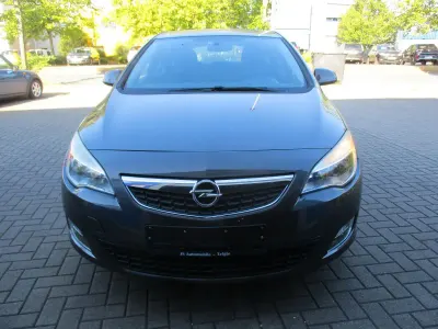 Gebraucht Opel Astra 101 PS (74 kW) 2010 Grau Limousine