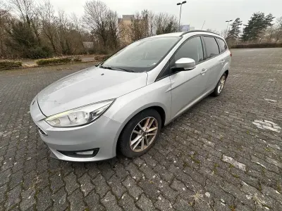 Gebraucht Ford Focus Trend 125 PS (91 kW) 2015 Silber Limousine