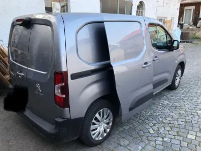 Gebraucht Peugeot Partner 101 PS (74 kW) 2019 Grau Van / Kleinbus