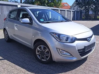Gebraucht Hyundai i20 86 PS (63 kW) 2013 Grau Kleinwagen