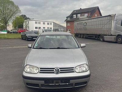 Usata VW Golf IV 75 CV (55 kW) 2002 Argento Berlina
