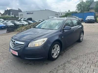 Gebraucht Opel Insignia Edition 131 PS (96 kW) 2010 Blau Kombi