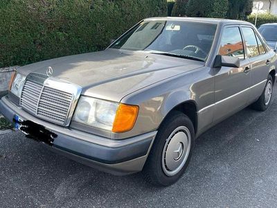 Gebraucht Mercedes 200 118 PS (86 kW) 1990 Grau Limousine