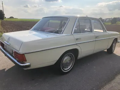 Gebraucht Mercedes W114 120 PS (88 kW) 1974 Weiß Limousine