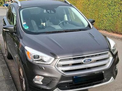 Gebraucht Ford Kuga Titanium 182 PS (133 kW) 2017 Grau SUV