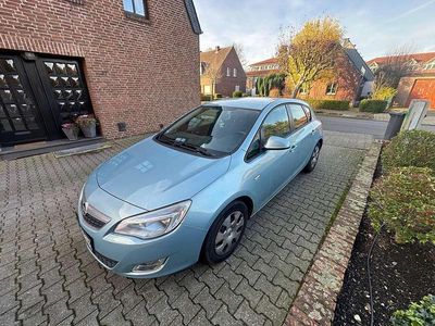 Gebraucht Opel Astra Edition 116 PS (85 kW) 2010 Grau Kleinwagen