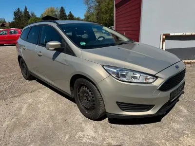 Gebraucht Ford Focus Trend 125 PS (91 kW) 2015 Silber Limousine