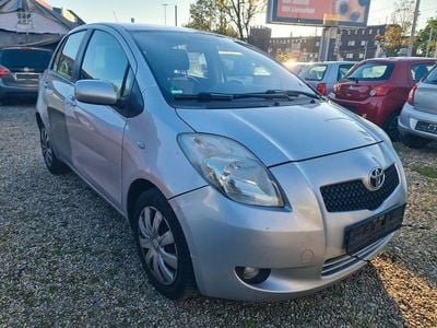 Second-hand Toyota Yaris Cool 90 CP (66 kW) 2007 Argintiu Hatchback