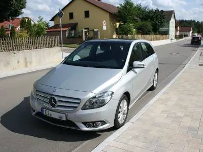 Gebraucht Mercedes B200 156 PS (114 kW) 2012 Silber Kleinwagen