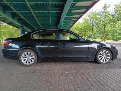 BMW 523