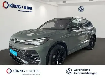 Gebraucht VW Tiguan R-line 272 PS (200 kW) 2025 Cipressinogrün metallic SUV