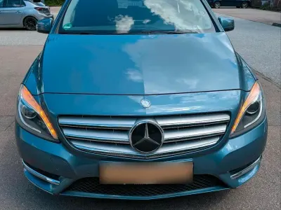 Gebraucht Mercedes B200 156 PS (114 kW) 2012 Blau Van / Kleinbus