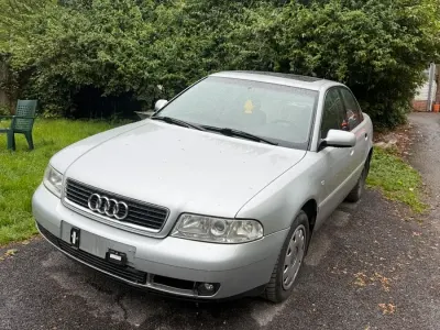 Używany Audi A4 101 KM (74 kW) 1996 Srebrny Sedan/Limuzyna