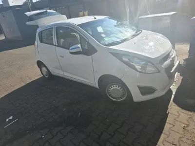 Gebraucht Chevrolet Spark 68 PS (50 kW) 2013 Weiß Kleinwagen