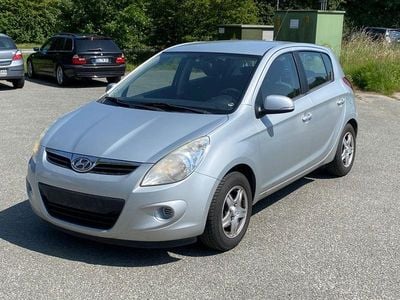 Gebraucht Hyundai i20 Classic 86 PS (63 kW) 2012 Silber Kleinwagen