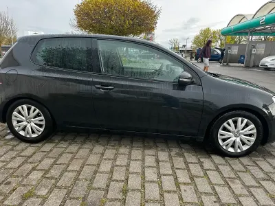 Gebraucht VW Golf VI 122 PS (89 kW) 2010 Schwarz Kleinwagen