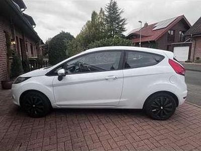 Weiß Gebraucht 2012 Ford Fiesta Trend Kleinwagen | 3.200 € (Fairer Preis)