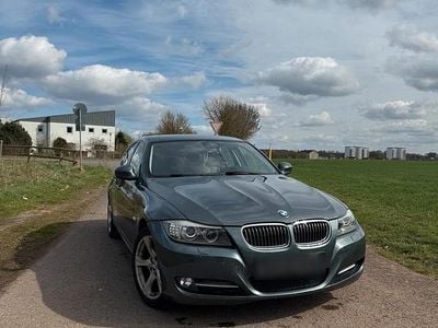 Gebraucht BMW 318 143 PS (105 kW) 2010 Grau Limousine