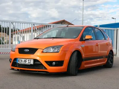 Używany Ford Focus ST 226 KM (166 kW) 2007 Pomarańczowy Sedan/Limuzyna