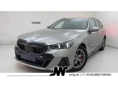 Gebraucht BMW 520 M Sport 197 PS (144 kW) 2024 Oxidgrau ii metallic Kombi