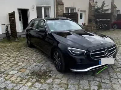 Używany Mercedes E300 320 KM (235 kW) 2021 Czarny Sedan/Limuzyna
