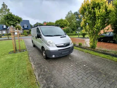 Gebraucht Opel Vivaro 114 PS (83 kW) 2012 Silber Van / Kleinbus