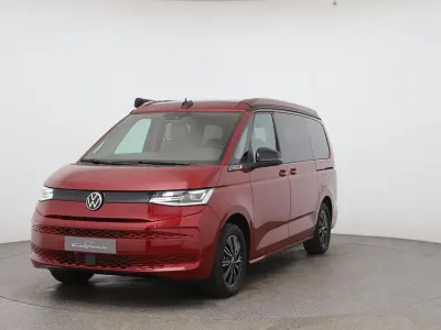 Nouă VW Multivan California 150 CP (110 kW) 2025 Roșu Monovolum