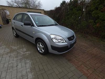 Grau Gebraucht 2006 Kia Rio Kleinwagen | 2.200 € (Guter Preis)
