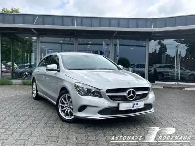 Gebraucht Mercedes CLA220 Shooting Brake 170 PS (125 kW) 2018 Polarsilber  met Kombi
