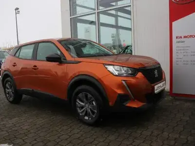 Gebraucht Peugeot 2008 Active 131 PS (96 kW) 2022 Orange SUV