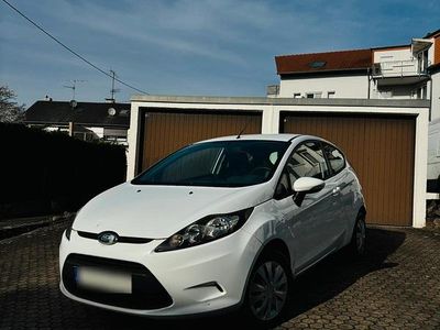 Gebraucht Ford Fiesta 81 PS (59 kW) 2009 Weiß Kleinwagen