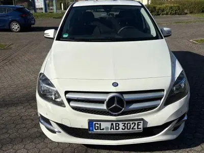 Używany Mercedes B Electric Drive 64 kW (88 KM) 2017 Biały Minivan