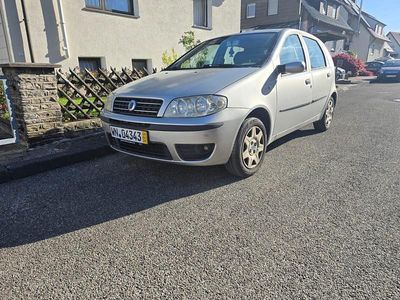 Usata Fiat Punto 80 CV (58 kW) 2004 Argento Utilitaria