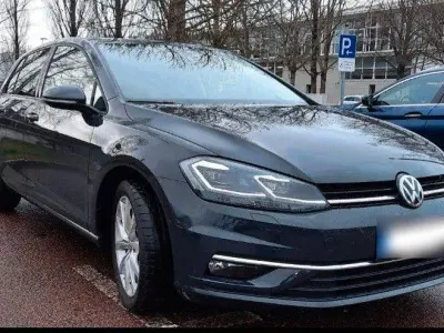 Gebraucht VW Golf VII Highline 150 PS (110 kW) 2019 Grau Limousine