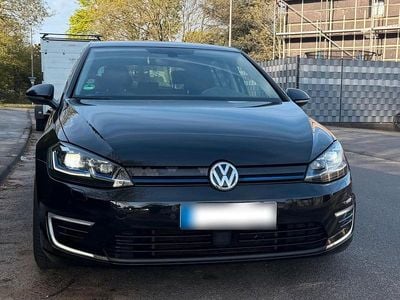 Gebraucht VW e-Golf 100 kW (136 PS) 2020 Schwarz Kleinwagen