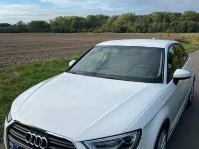 Gebraucht Audi A3 Sport 150 PS (110 kW) 2018 Weiß Limousine