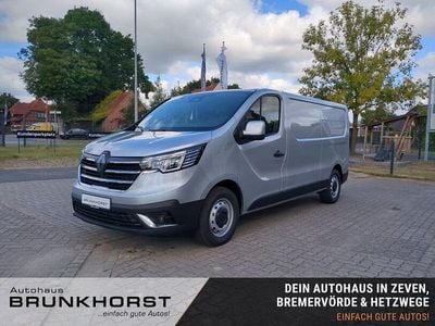Neu Renault Trafic 170 PS (125 kW) 2025 Silber Van / Kleinbus