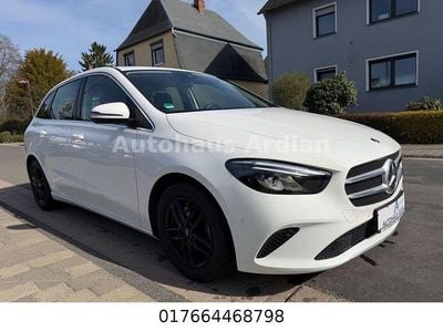 Gebraucht Mercedes B200 163 PS (119 kW) 2020 Weiß Van / Kleinbus