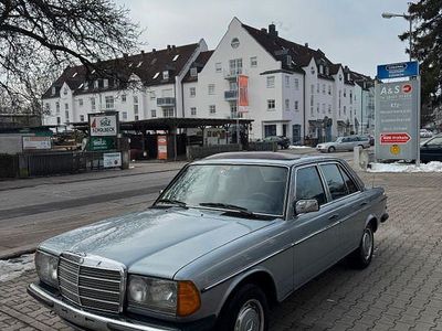 Gebraucht Mercedes 230 136 PS (100 kW) 1983 Grau Limousine