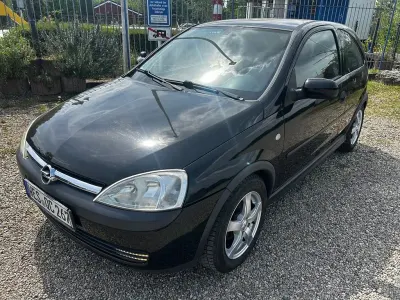 Używany Opel Corsa 75 KM (55 kW) 2002 Czarny Hatchback