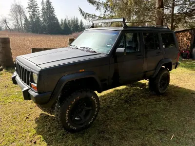 Usata Jeep Cherokee 187 CV (137 kW) 1991 Nero SUV