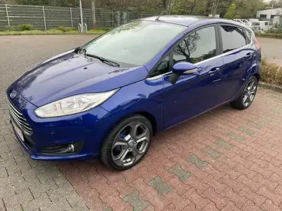 Gebraucht Ford Fiesta Titanium 135 PS (99 kW) 2015 Blau Limousine