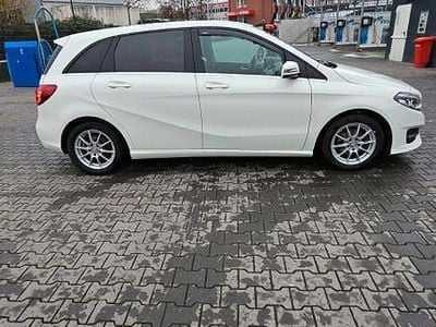Gebraucht Mercedes B180 Urban 109 PS (80 kW) 2016 Weiß Van / Kleinbus