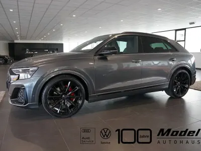 Gebraucht Audi Q8 Ambiente 286 PS (210 kW) 2025 Grau SUV
